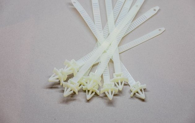8mm x 150mm White Push Type Cable Ties 100pcs